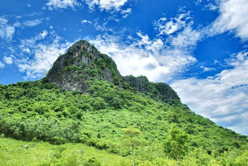 Núi Thần Đinh Quảng Bình
