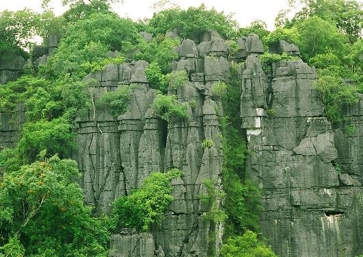 Núi đá vôi tại Phong Nha Kẽ Bàng